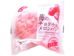 ichigoocakeu:  Fujipan 苺のチョコチップメロンパン