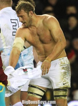 rugbyplayerandfan:  hairyathletes:  Love this picture of Chris