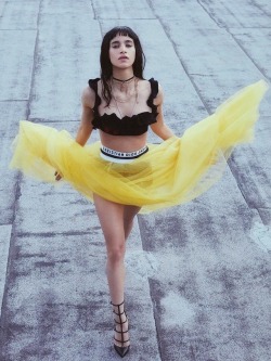 miss-mandy-m:  Sofia Boutella in a Altuzarra top and Dior skirt