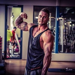 strongliftwear:    Legend @zac.smith.fitness repping the Flyweight