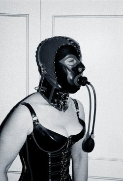 hoodfetish:  The taste of rubber