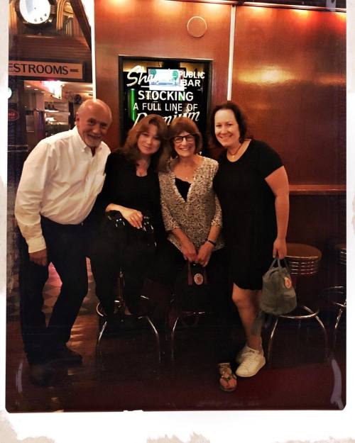 <p>First night in our back to back #motherdaughterroadtrip August extravaganza finds us having dinner with Chicago bluegrass legend (and my mom’s main client as a booking agent) Greg Cahill and his lovely wife Jackie. @shawscrabhouse for an old school vibe and lots of laughs. #Chicago  (at Shaw’s Crab House)</p>