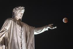 potpourri-of-me:Dante statue and the blood moon, Naples 27.07.18