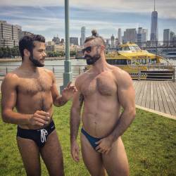 bravodelta9:  malebodydisplay:  Two hunks meet in New York  Wait