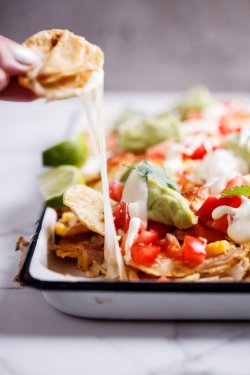 foodffs:  EASY ROTISSERIE CHICKEN NACHOS Really nice recipes.