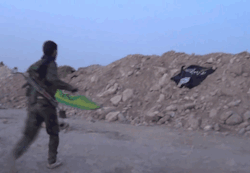 bijikurdistan:  Kurdish YPG Fighter removes the ISIS Flag and