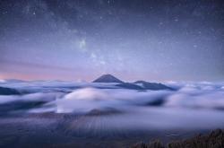 space-pics:  Milky way over Mt Bromo & Mt Semeru [OC][2048x1354]