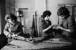  Palestinians repairing guns. Lebanon, Beirut. 1982 