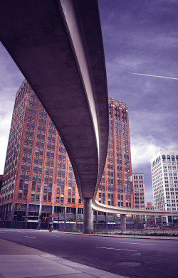hiromitsu:  Detroit Underpass by Bernzapan on Flickr. 