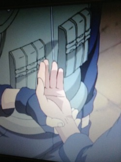 naruto-1love:  THEY’RE PRACTICALLY HOLDING HANDS!!!!