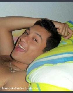 chilenoskalientes:  Carlos, 23 años. Mijito pichulón hincha
