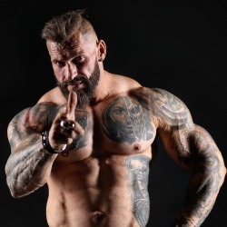 massivemusclestuds:   Ruslan Bogdanov1.78m 110kg  /  5'10"