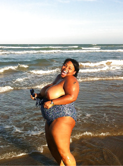 nycbbc718:  Big titties on the beach