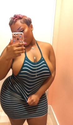 gorillagotti:  This is one georgeous thick chick.