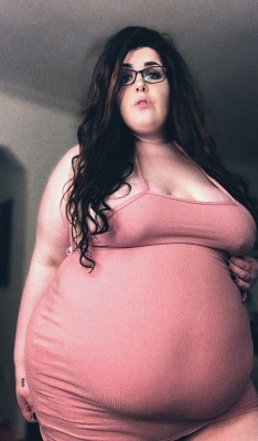 thuridbbw:  creampuffbbw:do you like my new dress bbyGoddess!