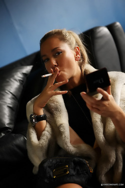 thejaguarr:  Fur fans…smoking is sexy. You have to see it by