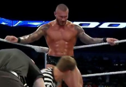 jasindarkblood:  i wanna be this ref at this moment ♥