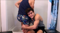 smuttydolans:  Imagine them eating each other’s ass