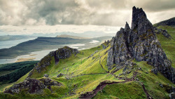 arktiz:  Old Man of Storr by Youronas on Flickr. 