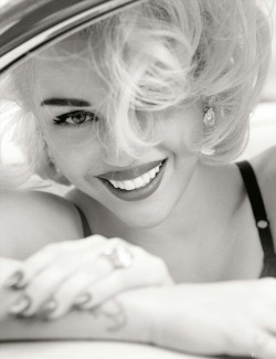 madwh0re:  mileynation:  HQ pictures of Miley’s photoshoot