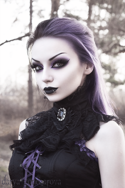 gothicandamazing:  Model/ MUA/Photo: Darya GoncharovaCollar: