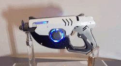 the-future-now:  These ‘Overwatch’ fans just made a functional