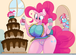 Every cake that pinkie makes comes with it’s own free Pinkie-cake
