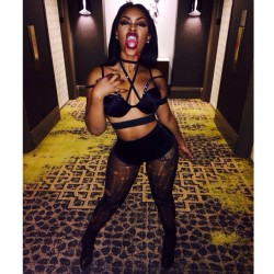 bombshellbootys:  Miracle Watts  I GOT SOMETHING FOR HER TO SUCK!!