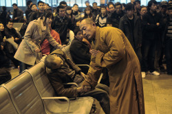 sixpenceee:  Monk Performs Ceremony on Man Who DiedOn November