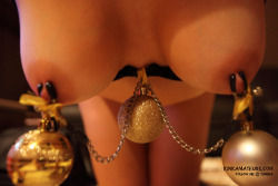 tumblwife:  slave wife waiting for christmas with NY style nipple