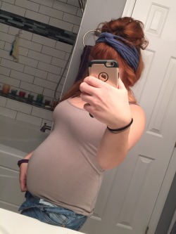 absinthelaveep: Pregnant peek-a-boo 