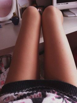 plzcuminmymouth:  Thigh gaps are a current bane of beauty! Like