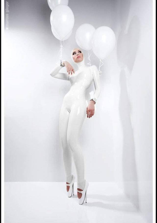 zippedinlatex:catsuits-forever:Kay in white