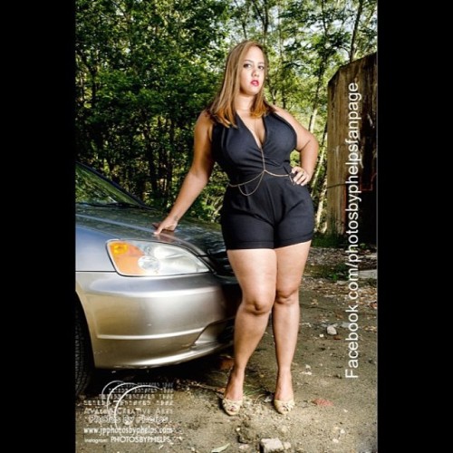 Jackie and her car  @jackieabitches  wanted to show off that all black and Honda and hot chick makes for some bad ass imagery. Work those curves Girl!! #curves #black #honda #photosbyphelps #legs #thighs