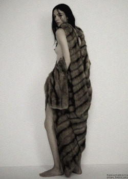 dormanta:  Mariacarla Boscono in “Mariacarla/Fendi 50: The