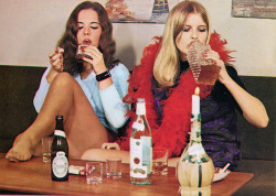 littlebunnysunshine:  vintage girls know how to booze it up!
