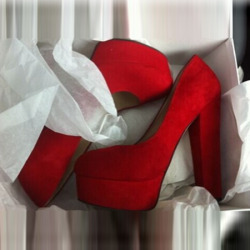 shoespie:    Shoespie Red Suede Platform Chunky Heels  See more>>http://www.shoespie.com/C/Platform-Heels-101408/#shoespie