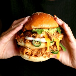 dietkiller:  Pulled Organic Chicken Burger with Smashed Avocado,