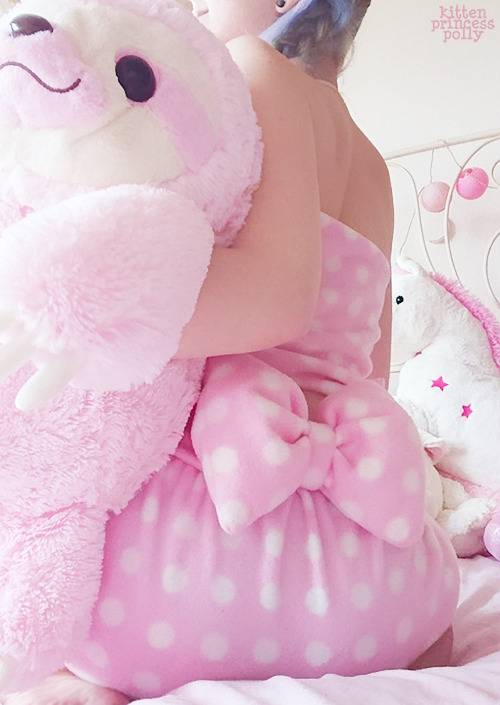 kittenprincesspolly:  pretty in pink with momoko ♡  ♡ soon on pollypurrrfect – adorable handmade dress-up ♡ 