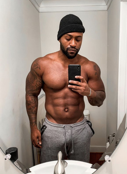 blkbugatti:  charlibal:  nothing like a SWOLE DADDY   Beef