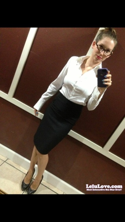 This #secretary is feeling naughty… (more pics/vids like this here: http://www.lelulove.com/?page=Search&q=secretary) Pic