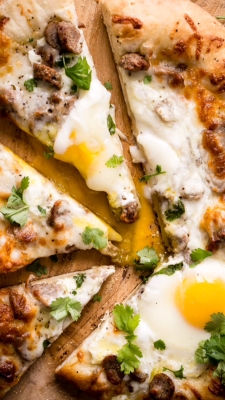 savagelydelicious:  Sausage & Egg Breakfast Pizza  http://foodnessgracious.com/2015/11/sausage-and-egg-breakfast-pizza/