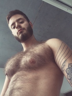 belly-rubs: belly-rubs:   Post workout/man-titties/don’t care.