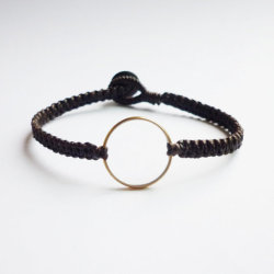 allcraftsharing:  Eternity Ring in Black Friendship Bracelet
