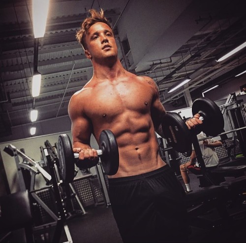 hotfamousmen:  Sam Callahan 