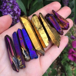 googoogilly:  Purple, Blue and Gold Aura Quartz Crystals ✨💜🙌