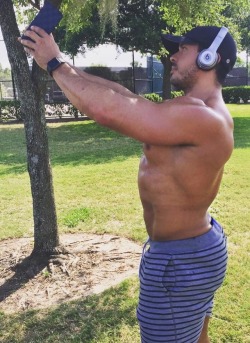 hispanicbooty10:  Eric de la Rosa