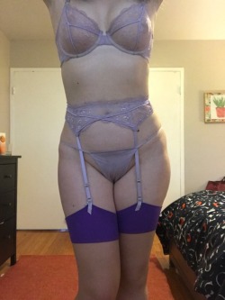 curly-kinky:  kinky glamor girl 💜