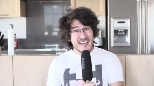 cookiemcfumb:  Floofy hair 