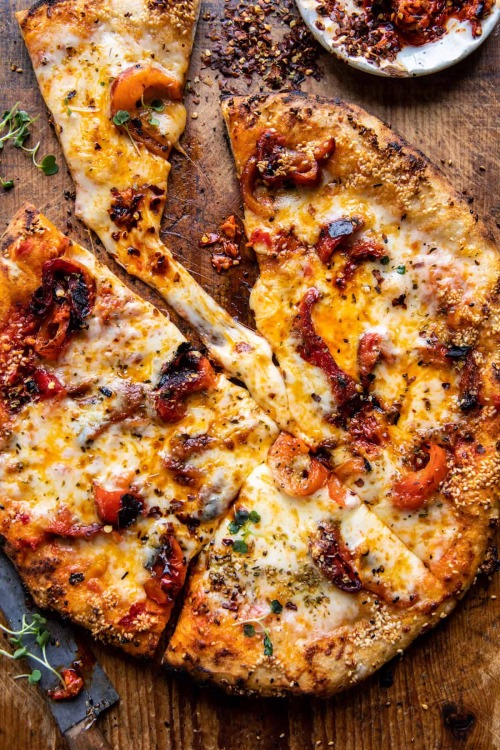 daily-deliciousness:  Calabrian chili roasted red pepper pizza